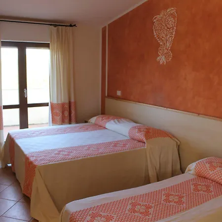 Petri Marini أغلينتو